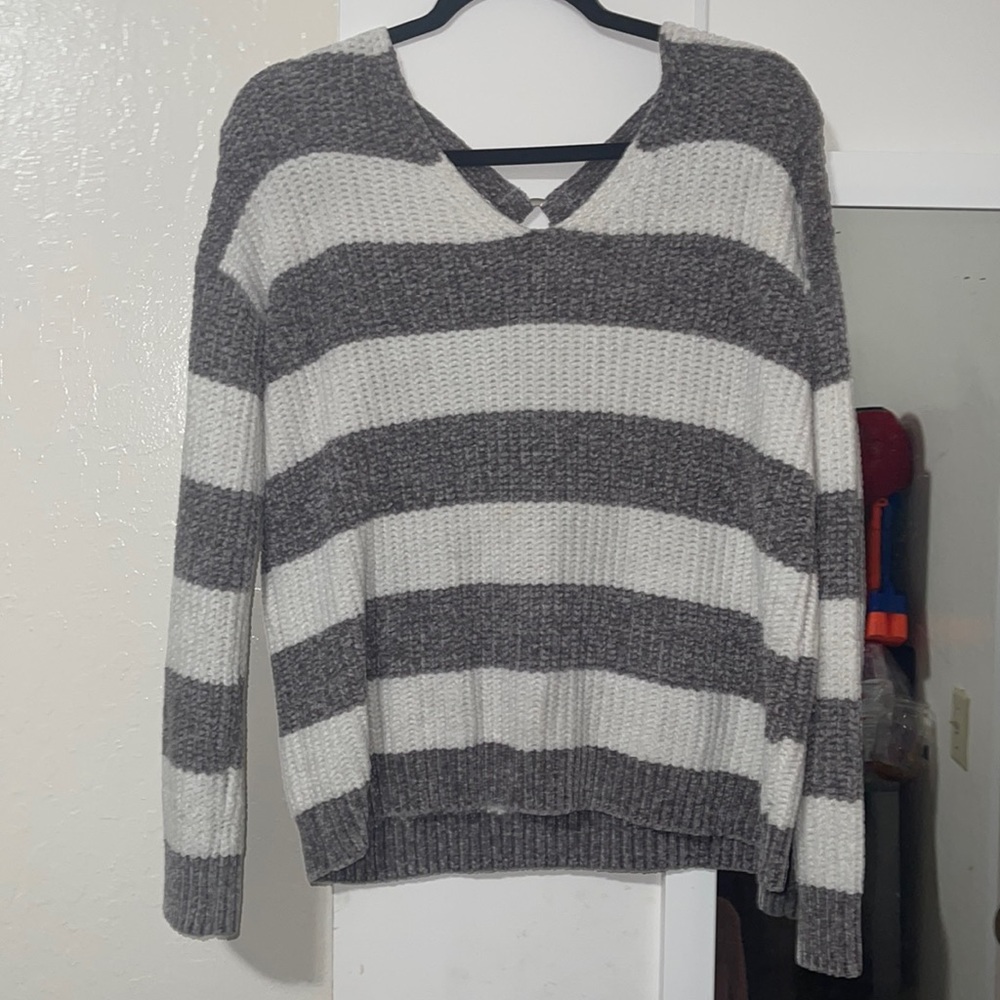 USED sweater. Used only three times , still like new